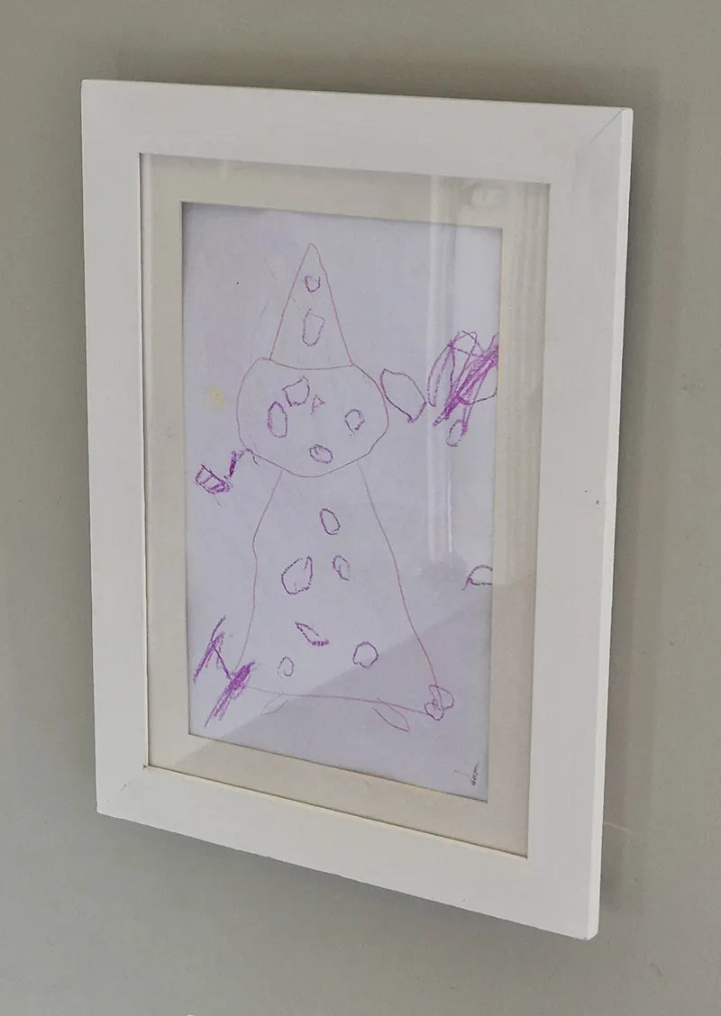 Minder goed voorbeeld van een scheef gefotografeerde tekening met reflectie